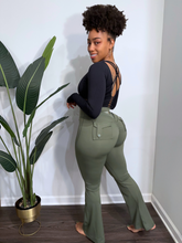 Load image into Gallery viewer, Flare  Butt Scrunch Leggings with Pockets (Army Green)